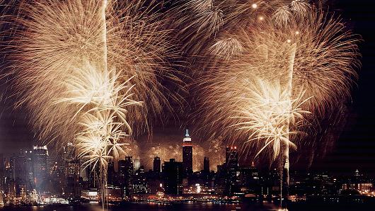 Attention fireworks lovers: This is your dream job