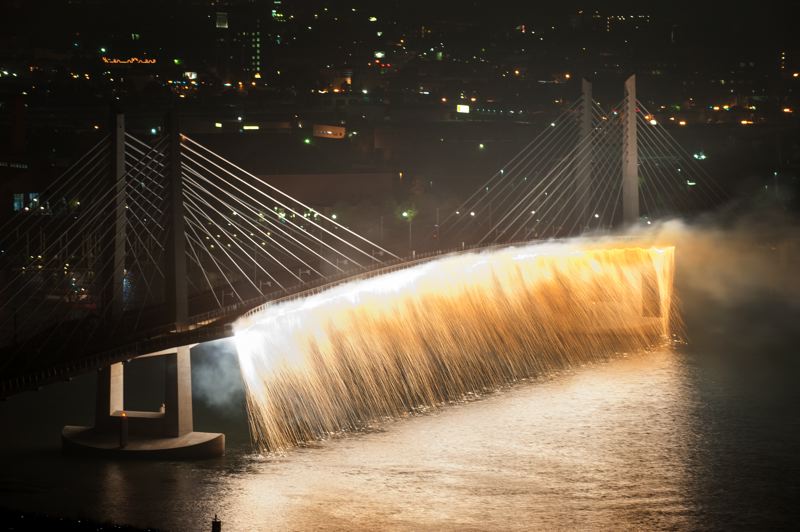 Fireworks add zing to Tilikum Crossing celebration