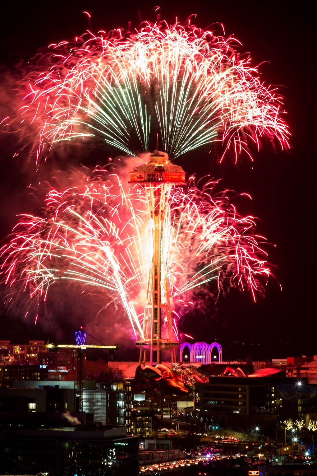 Space Needle prepares to kick off new year with a bang